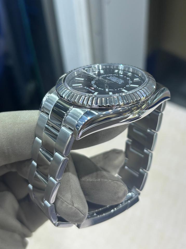 Rolex Sky-Dweller 326934 Black Dial 42mm Full Set