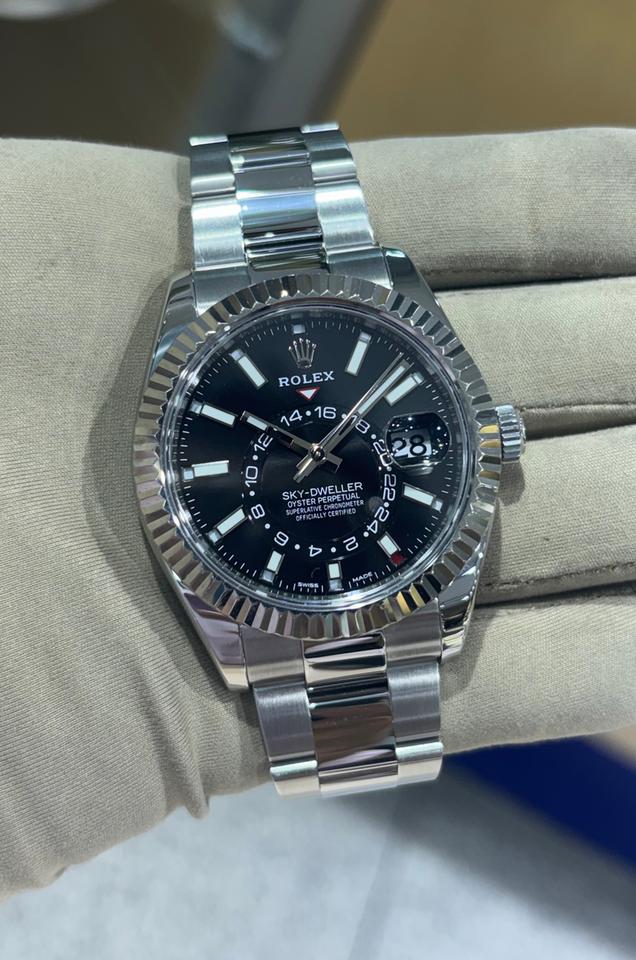 Rolex Sky-Dweller 326934 Black Dial 42mm Full Set