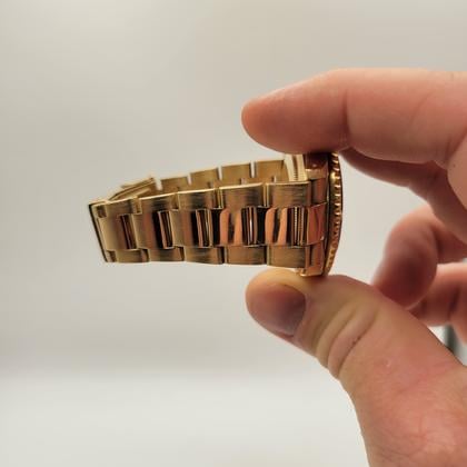 Rolex Submariner Date 16618 18K Yellow Gold