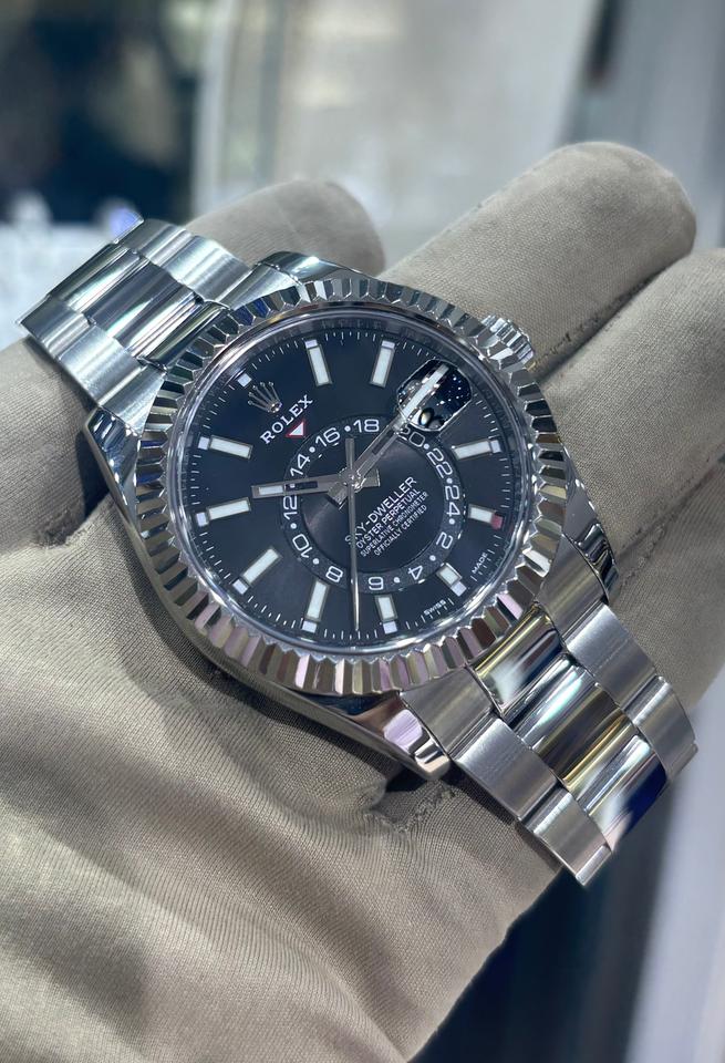Rolex Sky-Dweller 326934 Black Dial 42mm Full Set