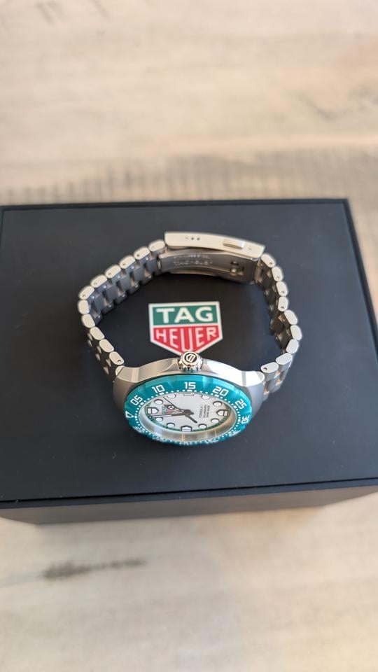TAG Heuer Formula 1 Solargraph Green Bezel
